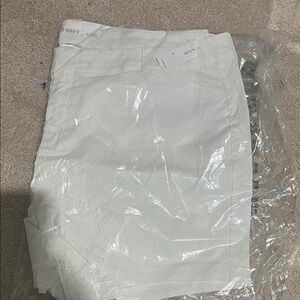 Old Navy white pixie short